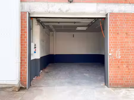 unité pour pme ou entrepôt (48 m²) avec porte sectionnelle