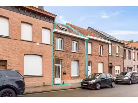 rustig & centraal gelegen te renoveren rijwoning met 3 sl...