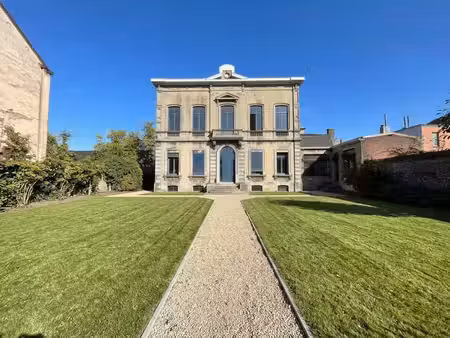 maison de maître avec permis octroyé – à fort potentiel !