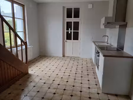 maison 6 pièces proche centre ville  5 chambres avec jardin et 2 garages.