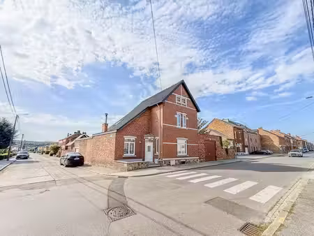 villa d'exception avec jardin et 2 garages !