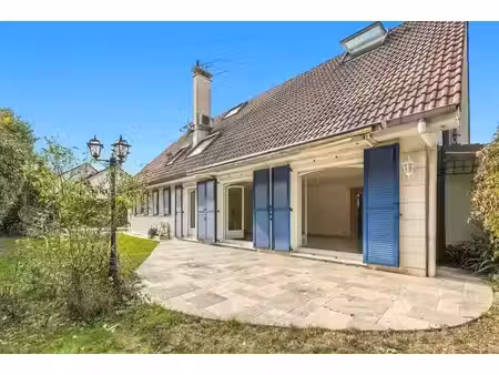 maison de 7 pièces de 250 m² à ballainvilliers