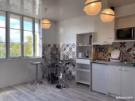 studio tccomprises eau  electricité  chauffage  internet comme à l'hôtel ...