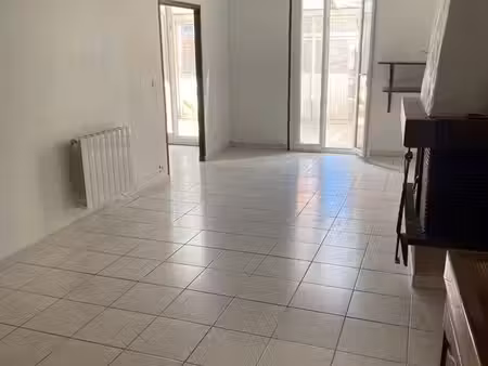 grand t2 avec véranda et balcon