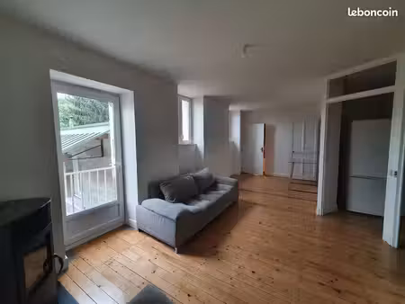 t2 45 m2 dans maison  grand salon  cuisine séparée + balcon