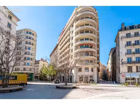 t3 place des jacobins