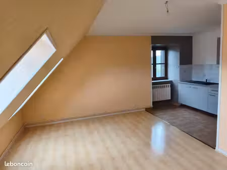 a louer - appartement t3 de 37m2 - ségur-les-villas (15300)