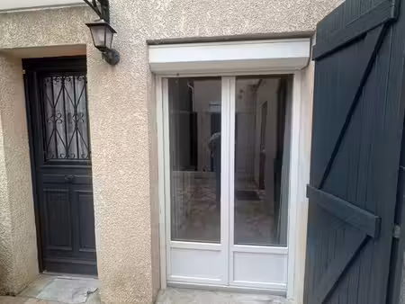 maison avec terrasse et stationnement