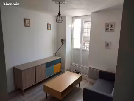 à louer – appartement t1 bis meublé avec balcon-terrasse – centre-ville de parthenay