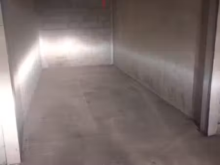 box fermé de 13m2 en 1er et unique sous sol