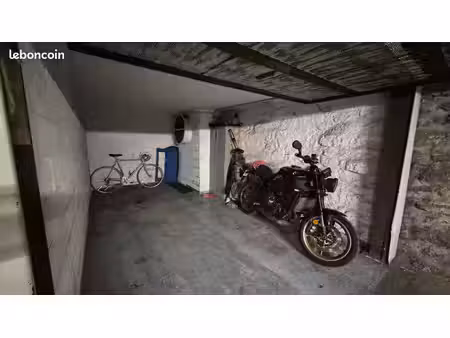 location box parking paris 11 square saint irene 13m2