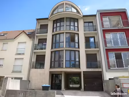 studio 1 pièce 28 m²