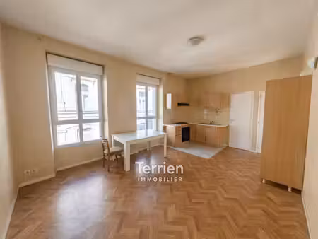 appartement t2 centre bourg chalonnes sur loire - a rafraic