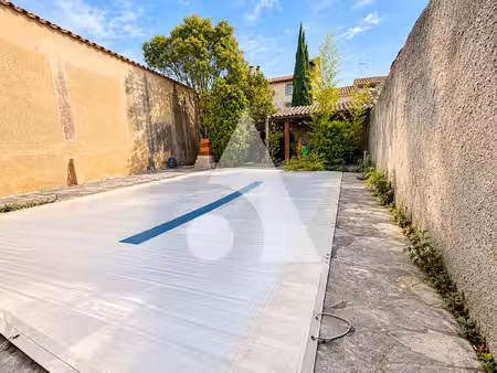maison de maître avec jardin et piscine ? pennautier