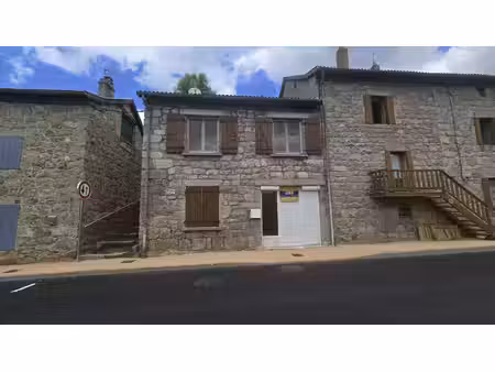 charmante petite maison en pierresà saint julien d'intres en ardèche