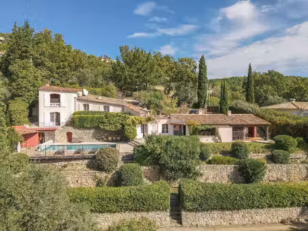 belle villa avec vue féerique  piscine et garage