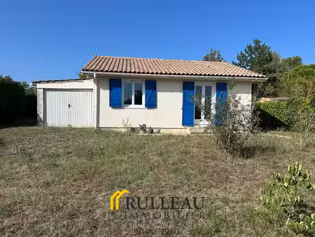 proche des commodites: charmante maison avec garage et jardi