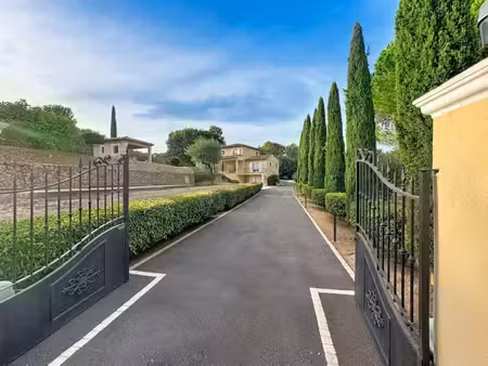 maison de luxe à vendre dans le quartier est