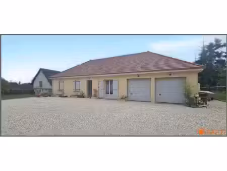 beau pavillon de 2023 dans un environnement calme