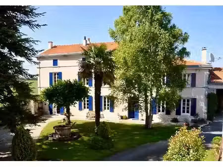 vente maison à néré (17510) : à vendre / 757m² néré