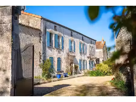vente maison piscine à la rochelle (17000) : à vendre piscine / 820m² la rochelle