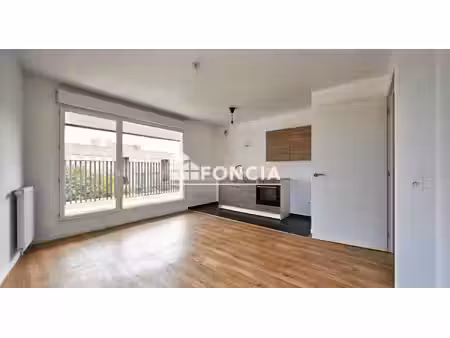 cergy saint-christophe – f2 39 m² avec grand balcon  parking et dpe c