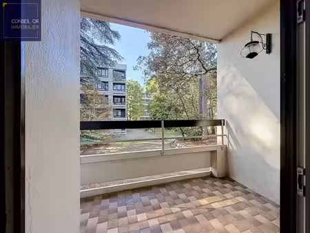 hyper centre - au calme - t4 - 83 m² - 2 balcons - parking - cave -