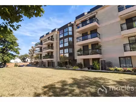 beau studio avec terrasse  parking et cave proche du lac d'e