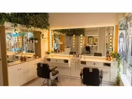 juan-les-pins centre – local commercial avec vitrine – rue passante à proximité de la mer