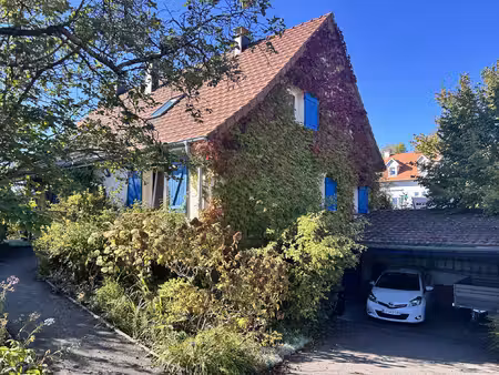 charmante maison familiale nichée dans un écrin de verdure