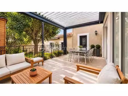 générac – maison t4 de 158 m²  pièce de vie de 70 m²  jardin et grand garage