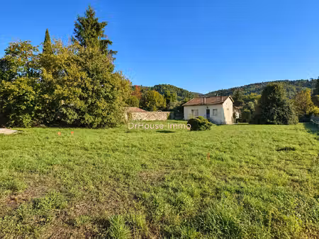 exclusivité  au coeur du village de lalevade d'ardeche  terrain constructible de 571 m²