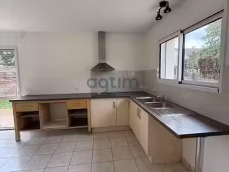 location maison à montaigu-vendée (85600) : à louer / 82m² montaigu-vendée
