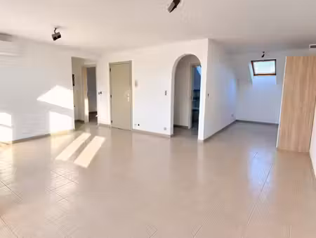 appartement lumineux avec jardin commun
