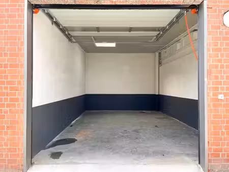 unité pour pme ou entrepôt (38 m²) avec porte sectionnelle