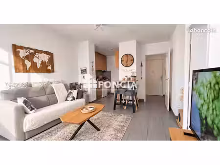 superbe appartement t2 récent avec balcon et garage