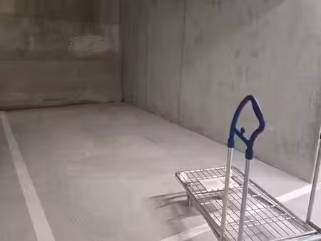 place de parking sous-terrain - parc stalingrad