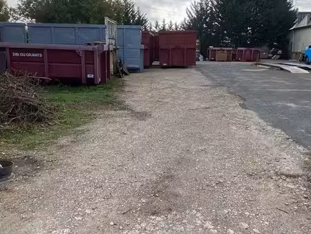 local 100m2 + terrain 1000m2 zone activités