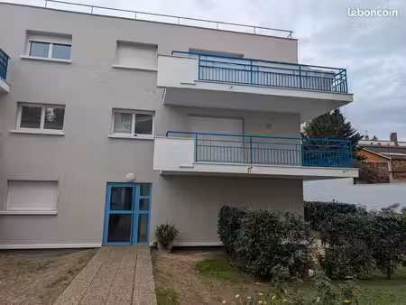 t2 46 m² + très grand balcon – face gare rer le bourget – 890 cc
