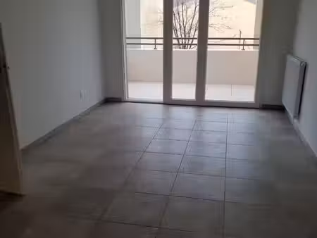 à louer – t2 avec terrasse exposée sud – terra uva  le plan du castellet