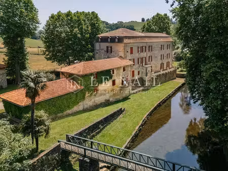 vente demeure d'exception à saint-palais (64120) : à vendre / 798m² saint-palais