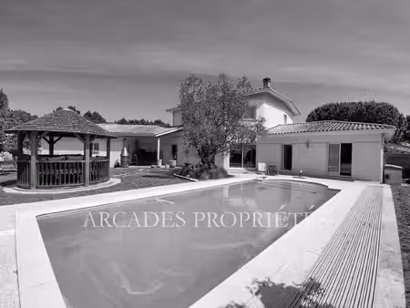 vente maison à saint-aubin-de-médoc (33160) : à vendre / 1063m² saint-aubin-de-médoc