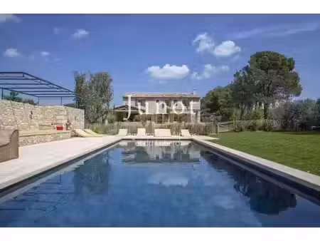 location maison piscine à eygalières (13810) : à louer piscine / 215m² eygalières