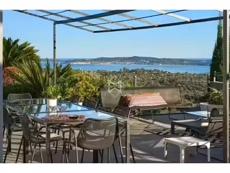 location maison bord de mer à grimaud (83310) : à louer bord de mer / 350m² grimaud