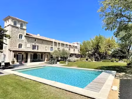 location maison à noves (13550) : à louer / 450m² noves