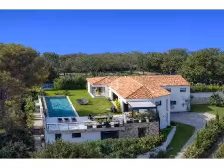 location maison bord de mer à la croix-valmer (83420) : à louer bord de mer / 350m² la cro
