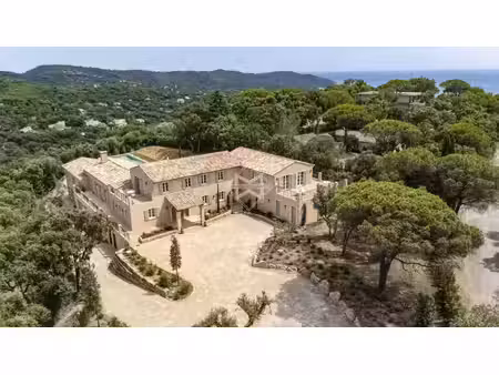 location maison piscine à la croix-valmer (83420) : à louer piscine / 550m² la croix-valme