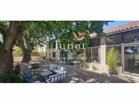 location maison piscine à arles (13104) : à louer piscine / 300m² arles