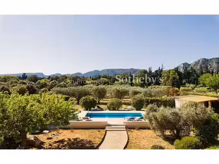 location maison piscine à eygalières (13810) : à louer piscine / 250m² eygalières