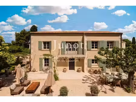 location maison piscine à fontvieille (13990) : à louer piscine / 250m² fontvieille